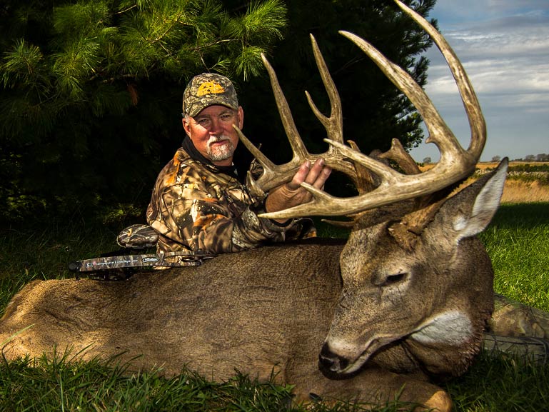 Don Higgins with buck trophy 2017