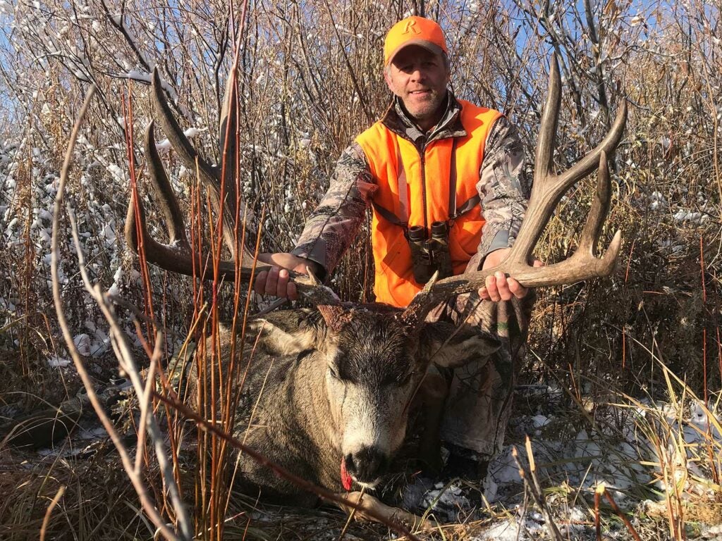 Ray Smith’s enormous 5X5 has an inside spread of 34 inches and green scored 209 B&C.